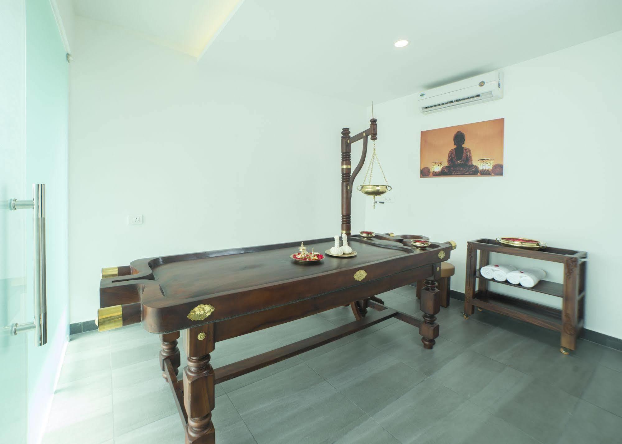 Hotel Rustic Leisures Llp Kochi Exterior foto
